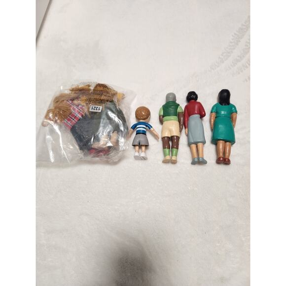 Dollhouse Figures Mixed Lot - Perfect for Miniature Scenes - Picture 2 of 3